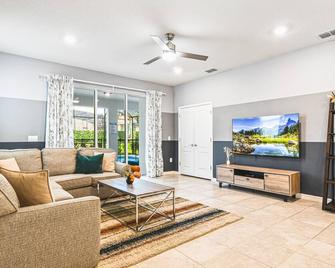7BR Solterra Resort - Newly renovated home w pool - Davenport - Wohnzimmer