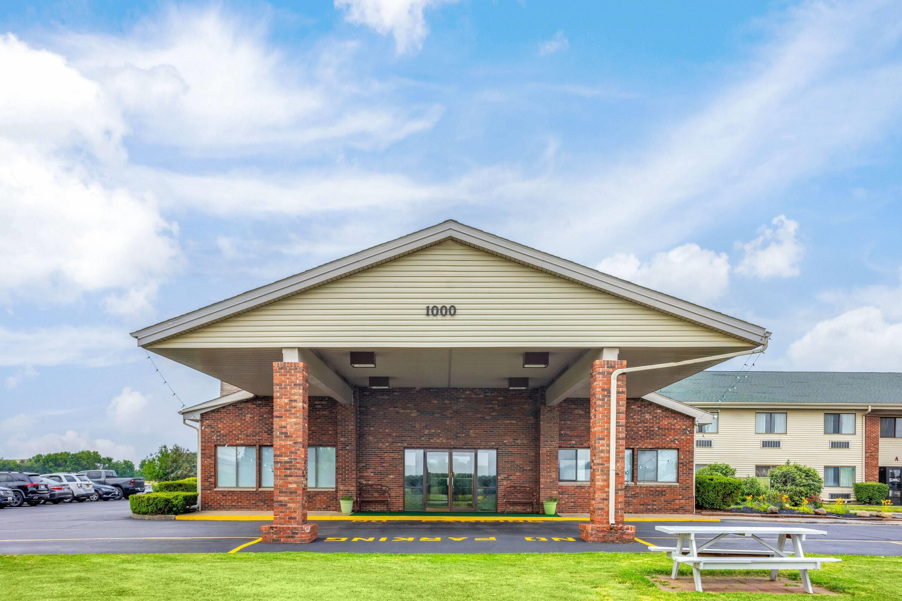 سوبر 8 باي ويندام هينريتا/روتشستر أريا