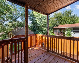 Stylish Home Near Wine Country - Jz Vacation Rentals - Washington - Balkon