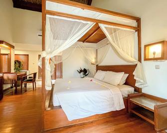 The Lagoon Bali Pool Hotel and Suites - Kuta - Bedroom
