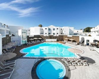 Aqua Suites - Puerto del Carmen - בריכה