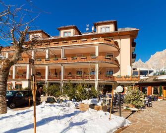 Boutique Hotel Villa Blu Cortina - קורטינה ד'אמפצו - בניין