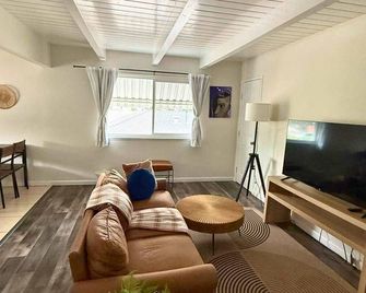 Chic Abode In Central Berkley - Berkeley - Living room