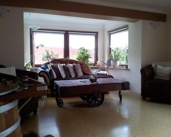 Elbufer 4 a, The large apartment on the Elbe only 80 meters to the beach - Geesthacht - Wohnzimmer