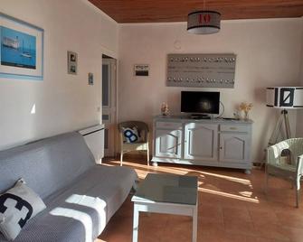 Maison Boyardville, île d 'oléron au Bord du Chenal - Saint-Georges-d'Oléron - Вітальня