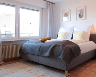 Zentral. Stylisch. Balkon & Parkplatz. Netflix - Holzgerlingen - Schlafzimmer