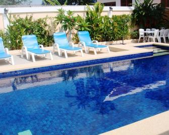 Majestic Villas Guesthouse Phuket. - Rawai - Uima-allas