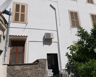 Whole Holiday Home Apartment Fantastic Civitavecchia Da Pamino & Priscilla Con Due Camere Letto! - Civitavecchia - Hallway