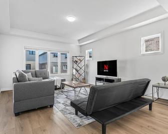 Luxury New Home By Niagara Fall - Pelham - Sala de estar