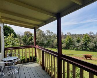 Neerim Country Cottages - Neerim - Balcón