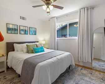 Trinity Escape Entire home near Lodi Lake - Lodi - Bedroom