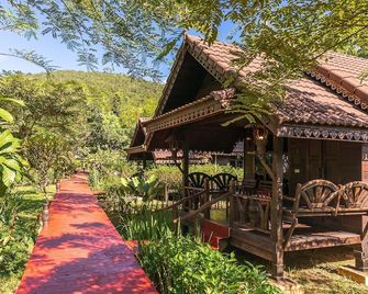 Montania Lifestyle Hotel - Khlong Sok - Patio