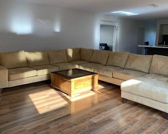 Holiday Rental 6 King Bd 12ppl - Hoppers Crossing - Living room
