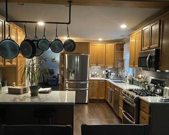Maple Leaf Acre - Williston - Kitchen