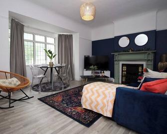 Albany House By Ty Sa - Cardiff - Living room