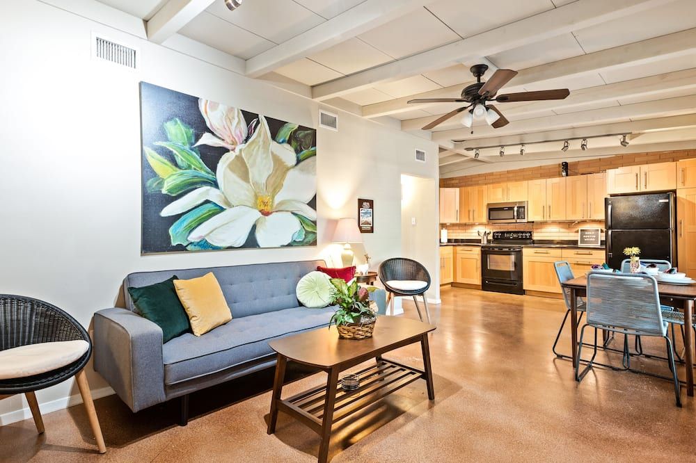3bdrm 10 mins Downtown, Next to UT, Outdoor Dining & Grill - Austin - Salon