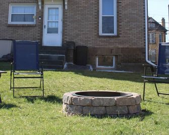 The Modern Gem With Game Room! Pet Friendly - Saint Marys - Patio