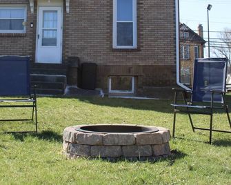 The Modern Gem With Game Room! Pet Friendly - Saint Marys - Patio