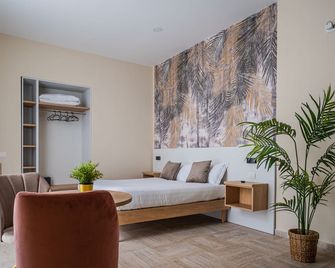 Pontenuovo Bed - Naples - Bedroom