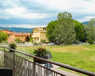 Tuscan Welcome - Elegant Apartment with Balcony - Pieve a Nievole