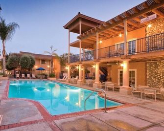 Anaheim | Disneyland Family Getaway | Pool & Hot Tub | 2br - Anaheim - Piscina