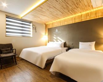 Central Hotel - Sacheon - Habitación
