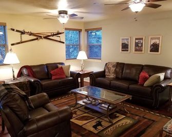 Enjoy Our Mountain Retreat in The Teton Valley adjacent to Jackson Hole - Victor - Living room