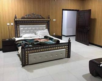 Shalimar Hotel and Restaurant - Rawala Kot - Camera da letto