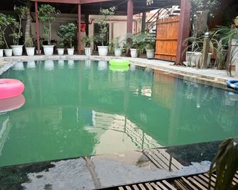 V Hotel Tssg Near Delhi Igi Airport - New Delhi - Piscine