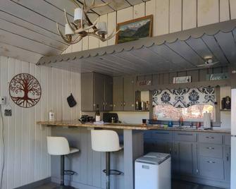 Cozy Cabin, porch & lake - Саранак-Лейк - Кухня