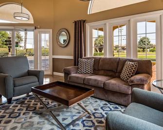 Best Western Yuba City Inn - Yuba City - Living room