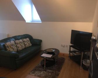 Eastgate Apartment - Inverness - Living room