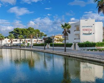 Apartamentos venecia a unos pasos de la playa - Puerto de Alcudia - Vista del exterior