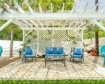 Charming Penthouse In Old Town Cottonwood Super Clean Close To Sedona & Jerome! - Cottonwood - Patio