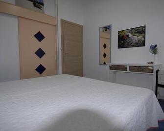 Nughe 'e' Oro B&B - Nuoro - Schlafzimmer