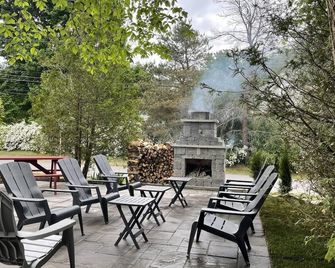 Gingerbread House Inn - Wolfville - Patio