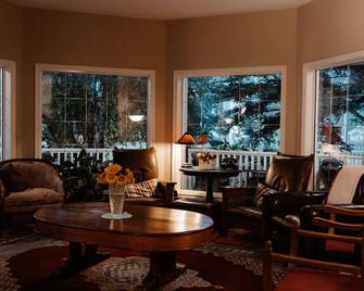 ذا ليدي ماكدونالد كانتري إن - كانمور - غرفة معيشة