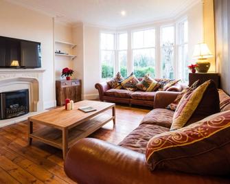 The Glen Mhor Apartments - Inverness - Living room