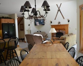 Skiers and Golfers Paradise - Ski In/Ski Out with private hot tub and steam room - Jay - Dining room