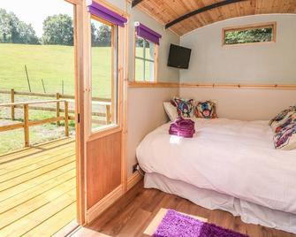 Railway Carriage - Abergavenny - Bedroom