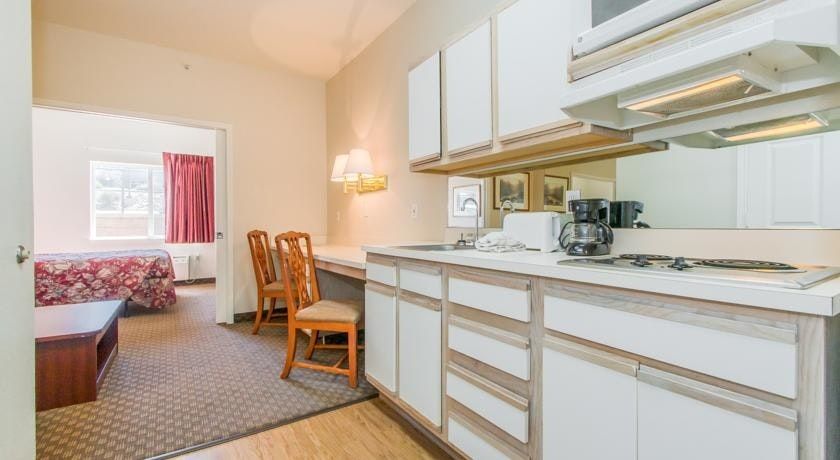 Intown Suites Extended Stay Colorado Springs - קולרדו ספרינגס - מטבח