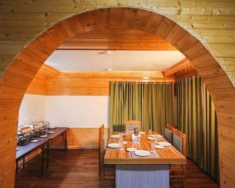 The River Front Luxury Cottage By Stay Pattern - Anantnag - Dining room