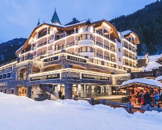 Schlosshotel Ischgl 5-Sterne Superior - Ischgl - Budynek