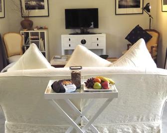 Self Contained One Bedroom Cottage in Garden Setting - Bowral
