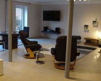 Gästezimmer & Appartement - Elskop - Phòng khách