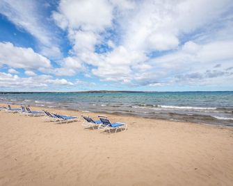 Beachside Haven 102 Beachfront Condo Near Downtown Tart Trail - Traverse City - Ranta