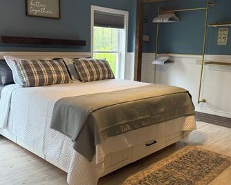 Woodland Retreat - Farm Stay- Near Acadia and Bar Harbor - Trenton - Ložnice