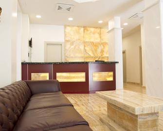 Boutique Hotel Enia - Прато - Рецепція