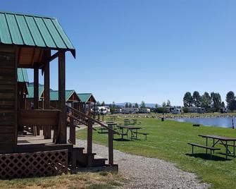 Spectacular Lakefront Wooden Cabin Near - West Yellowstone