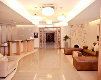 Africanos Country Estate - אדו - לובי